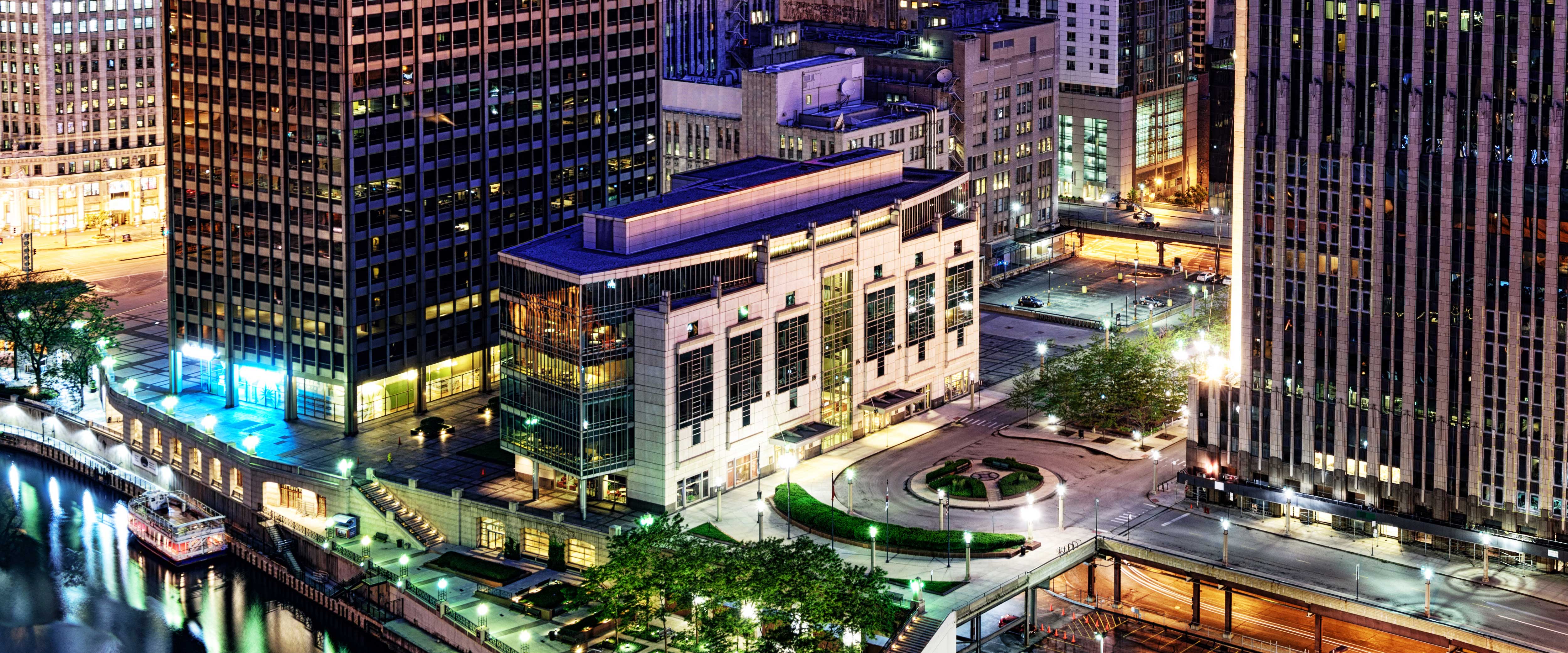 Discover Exceptional Stays: Hotels Near Gleacher Center Chicago, IL